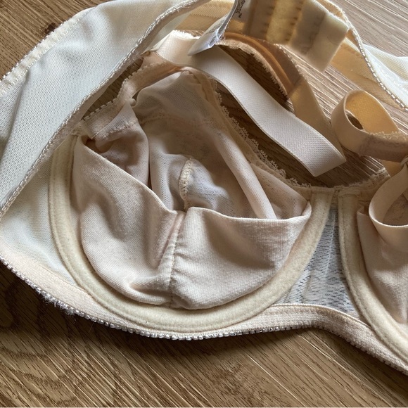 Barely Breezies Underwire Lace Bra sz 38B - Picture 2 of 4